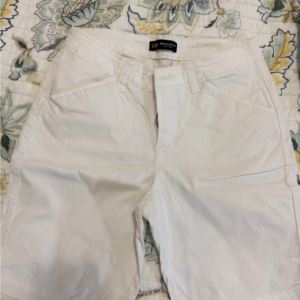 Lee Cream Regular Fit Mid-Rise Shorts